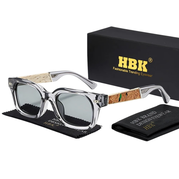 Aureliss Hudson Sonnenbrille mit quadratischem, grauem Kunststoffrahmen und markanten Bügeln in Kork-Optik