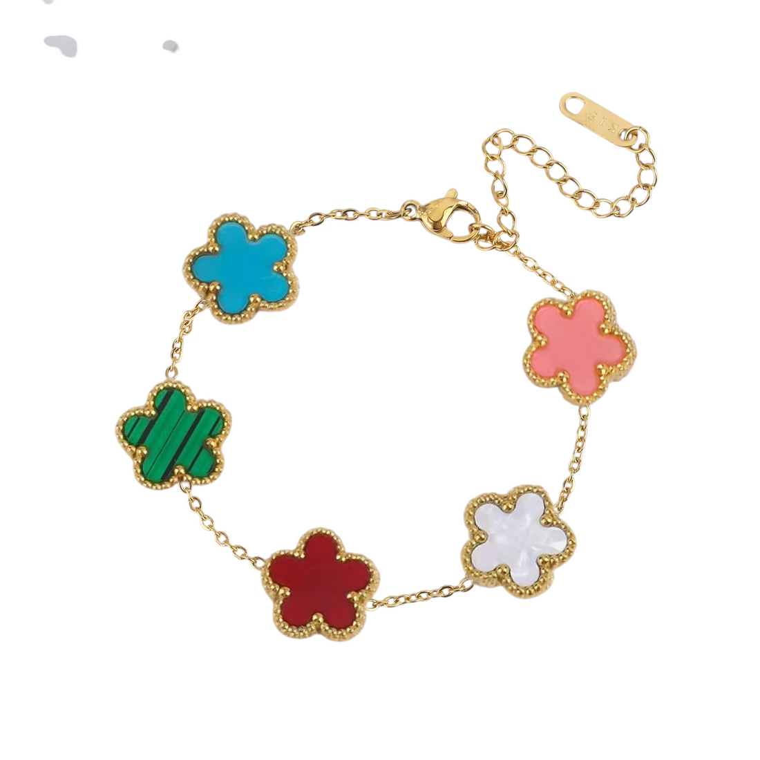 Aureliss Fynn Armband aus goldfarbenem Edelstahl mit bunten Blüten-Anhängern und Karabinerverschluss