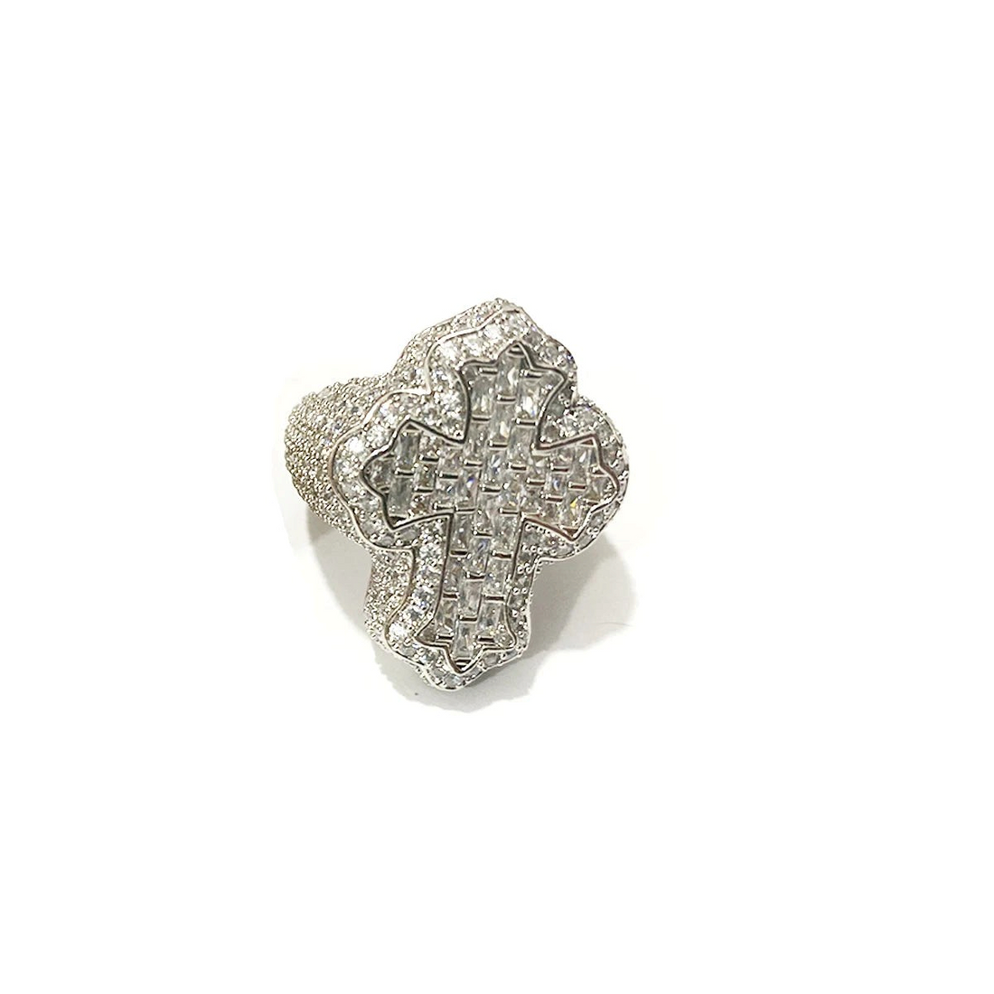 Aureliss Tyson Kreuzring in Silber mit Zirkonia-Steinen im Iced-Out-Look und breitem Kreuz-Design