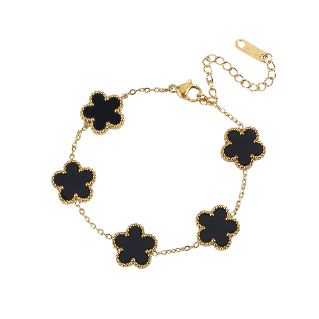 Aureliss Fynn Armband aus goldfarbenem Edelstahl mit fünf schwarzen Blüten-Elementen und Karabinerverschluss