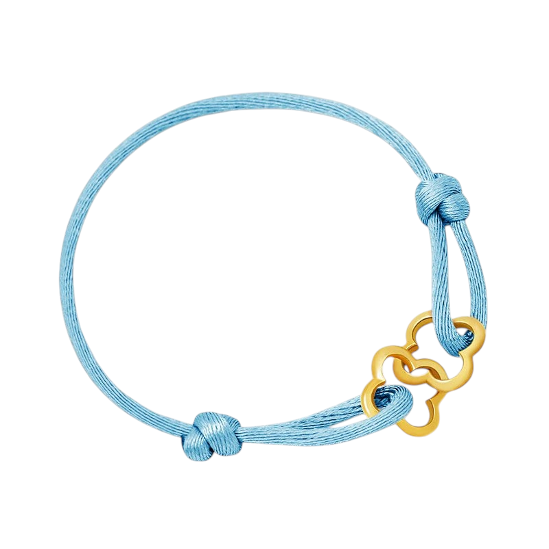 Aureliss geflochtenes Armband in Hellblau mit goldenem kleeblattartigem Anhänger und verstellbarem Knotenverschluss