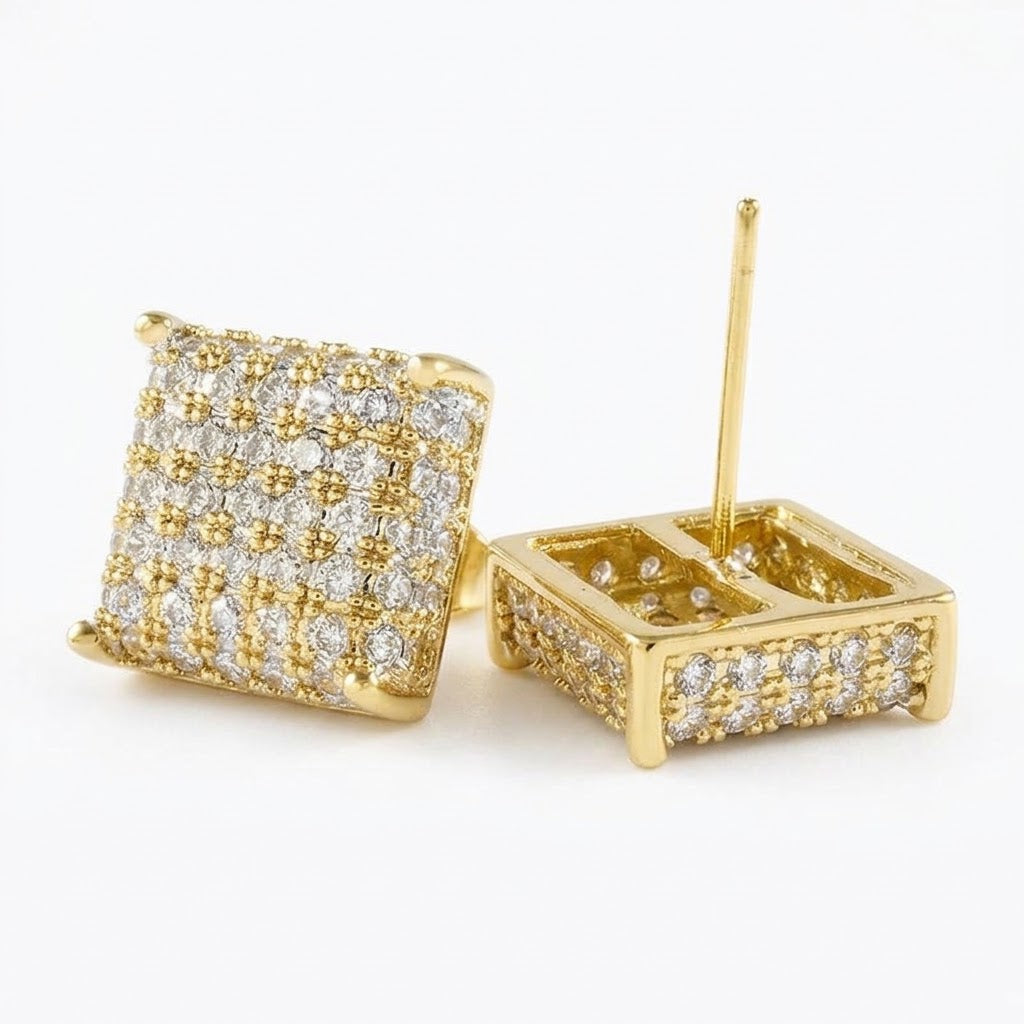 Aureliss quadratische Ohrstecker in Gold mit funkelnden Zirkonia-Steinen besetzt für einen luxuriösen Look