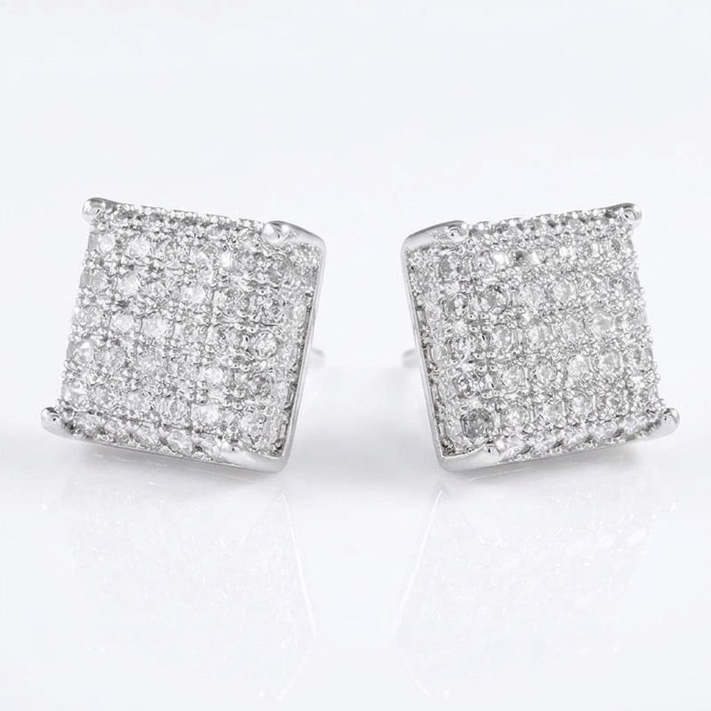 Aureliss quadratische Ohrstecker in Silber mit funkelnden Zirkonia-Steinen für einen luxuriösen Look